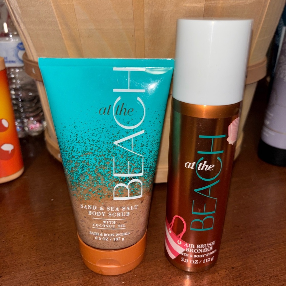 Bath & Body Works At The Beach Body Scrub and Bronzer Set